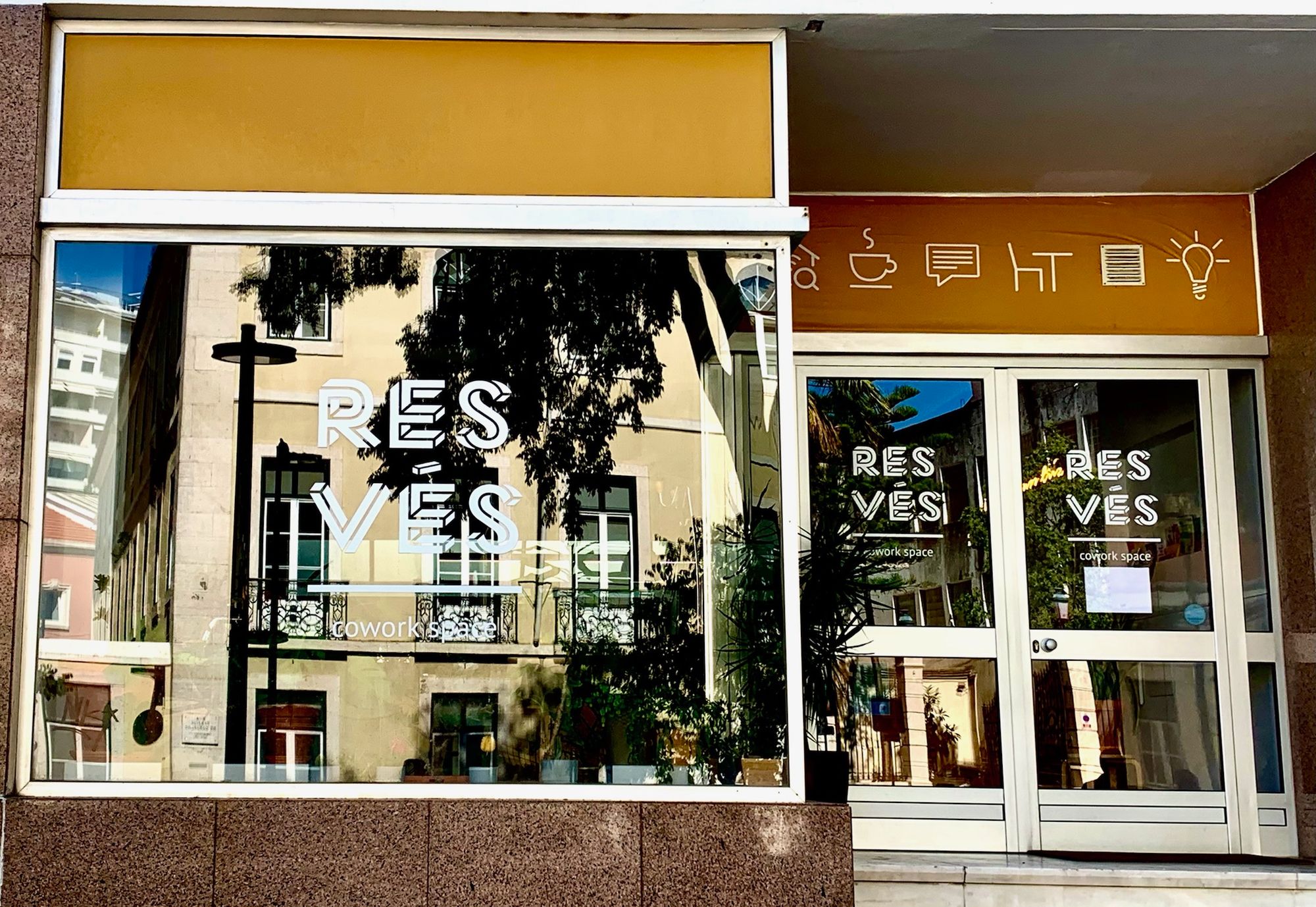 RESVES exterior in sunny Lisbon neighborhoods "coworking space"